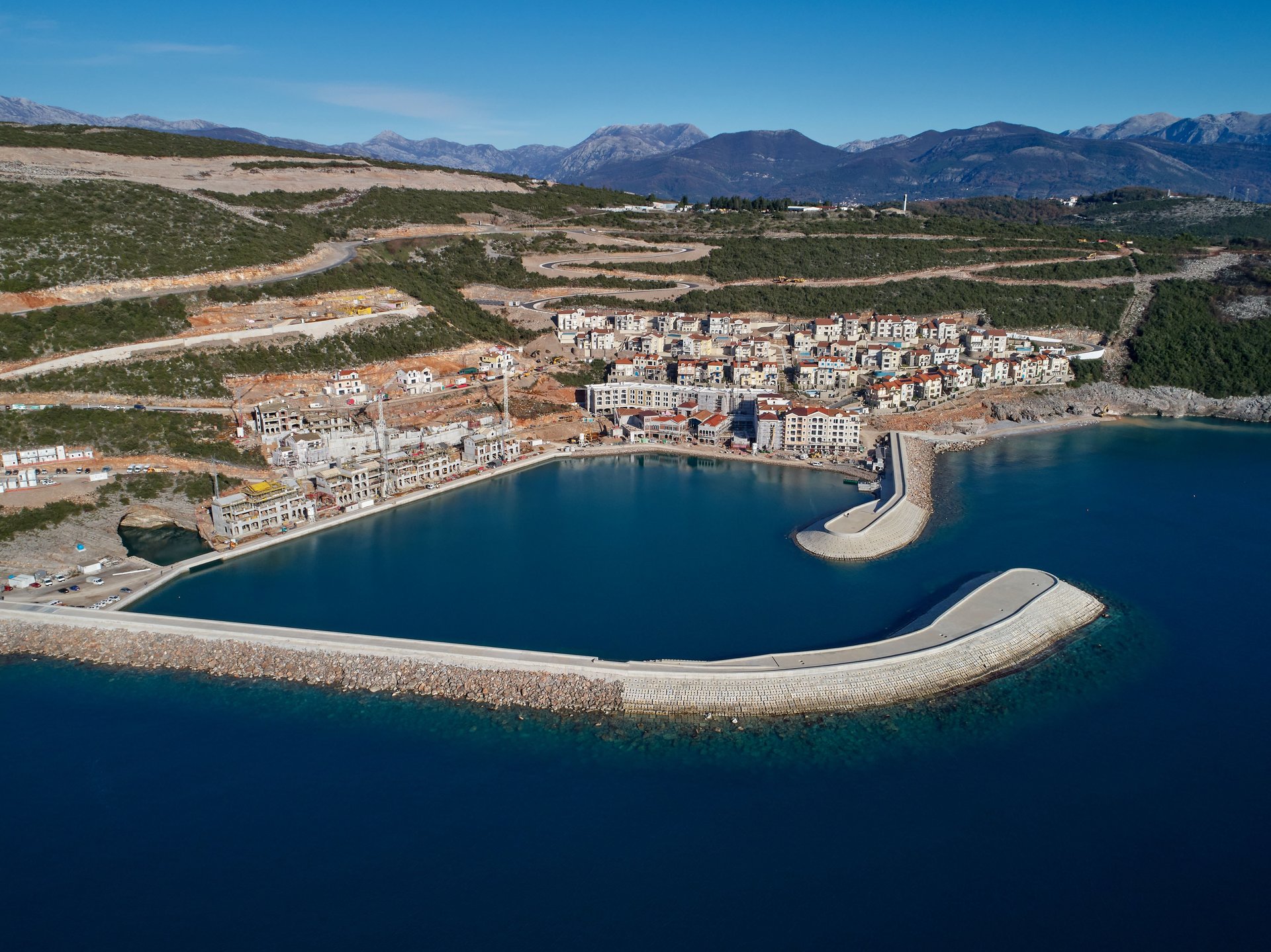 Новая марина в проекте Lustica Bay откроется летом 2018 года