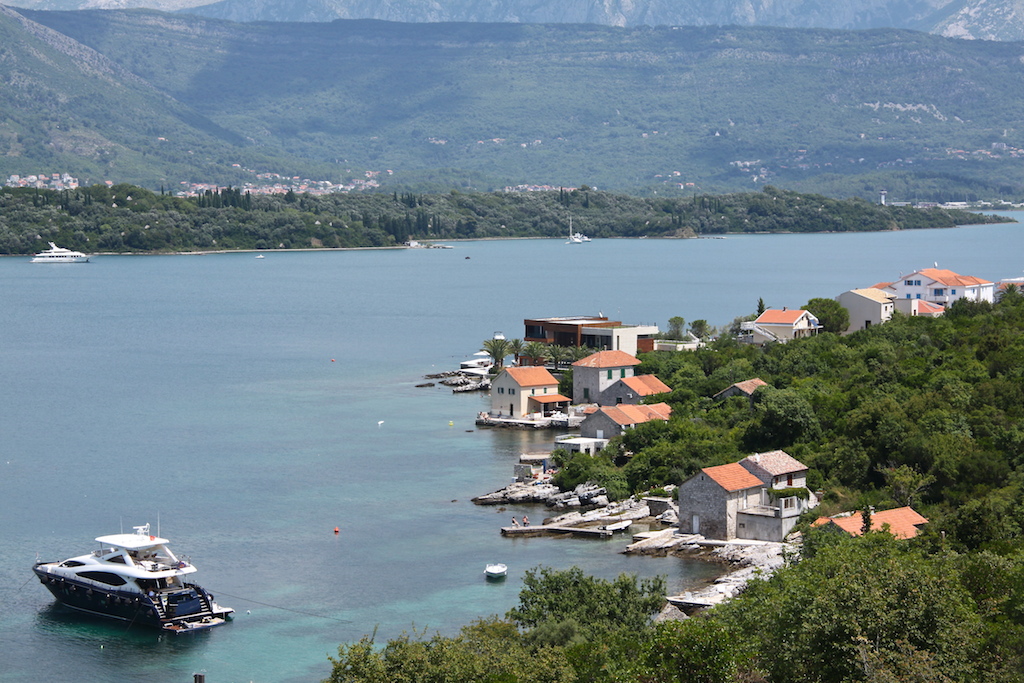 Владельцы недвижимости смогут получить вид на жительство в Черногории