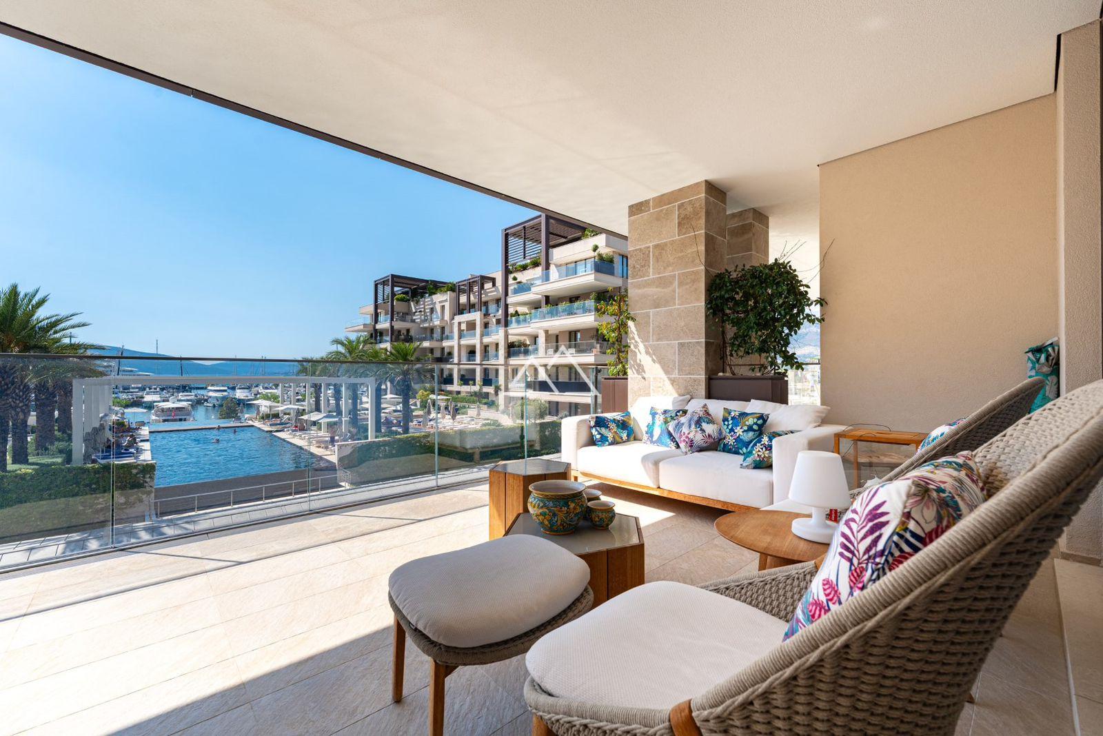 Квартира 3 комнаты 175 м² Тиват, Черногория