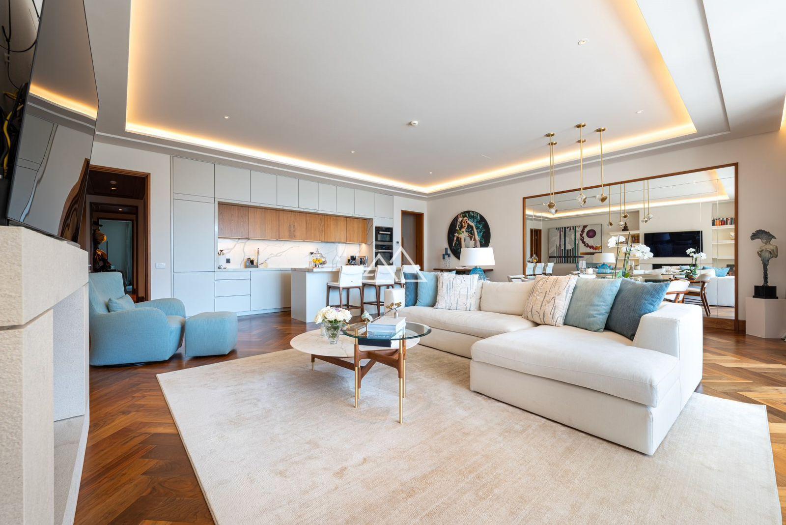 Квартира 3 комнаты 175 м² Тиват, Черногория