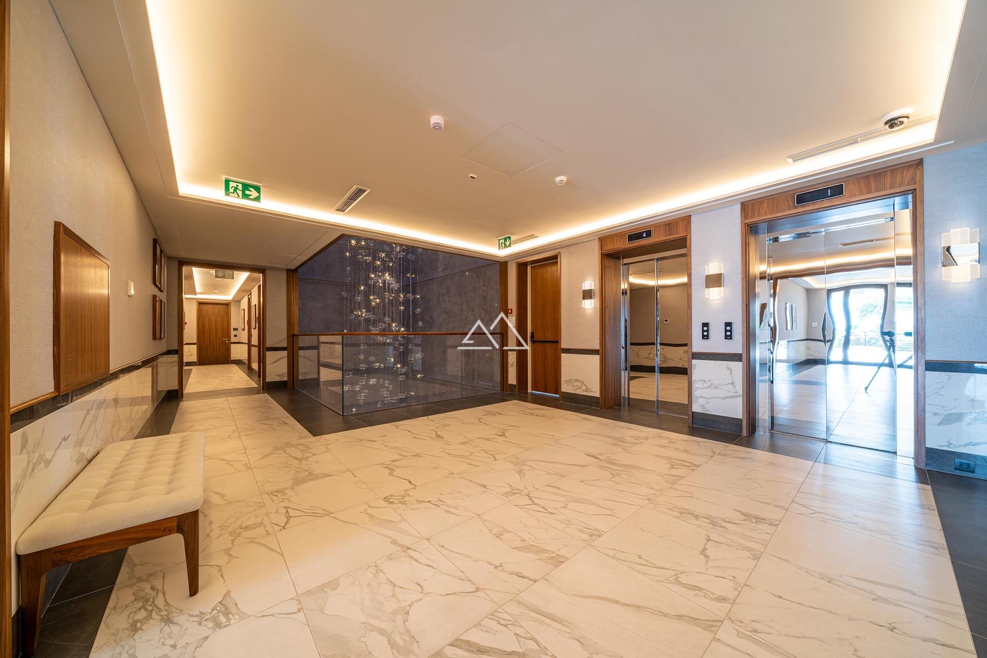 Квартира 3 комнаты 175 м² Тиват, Черногория