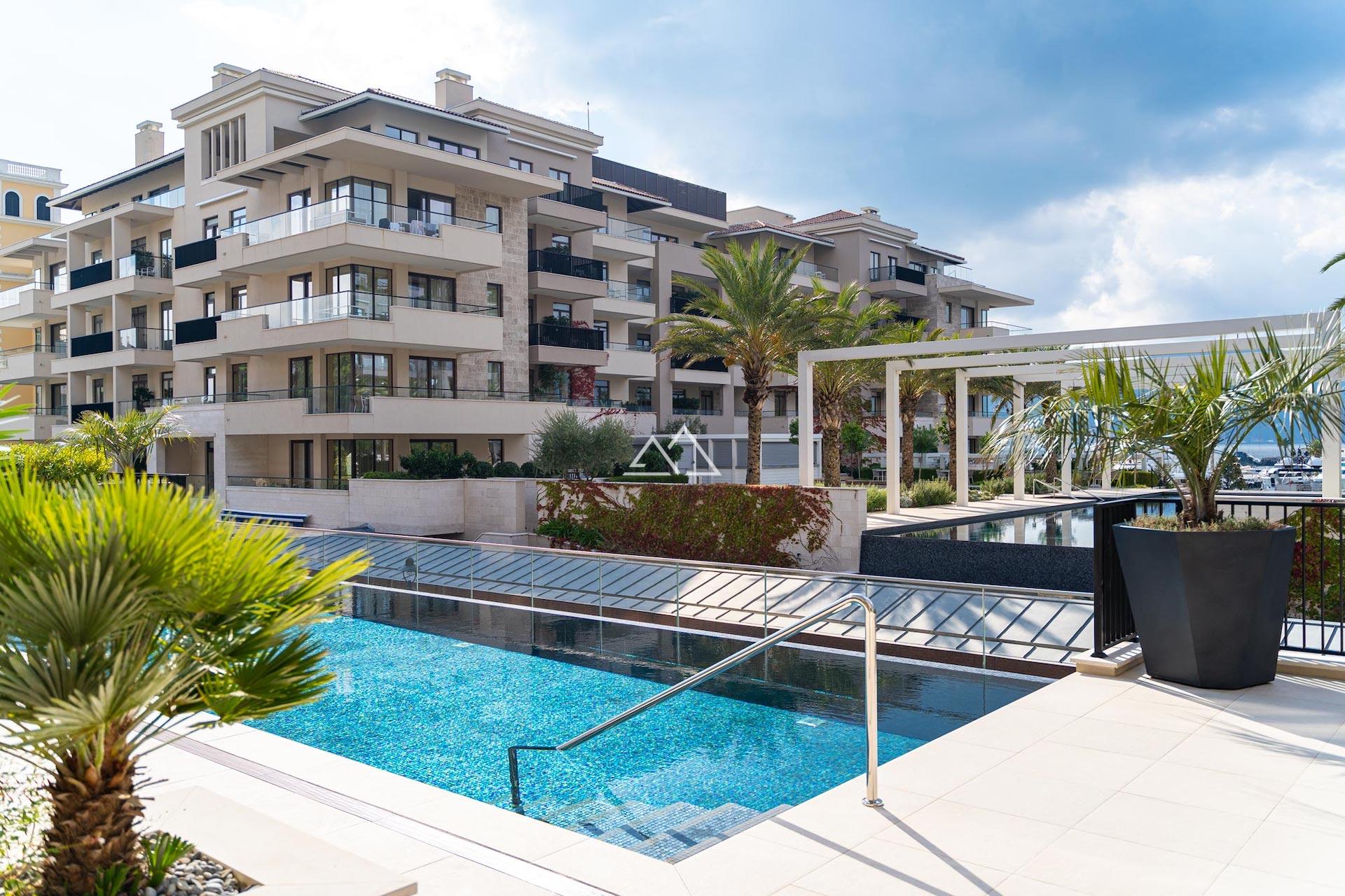 Квартира 3 комнаты 175 м² Тиват, Черногория